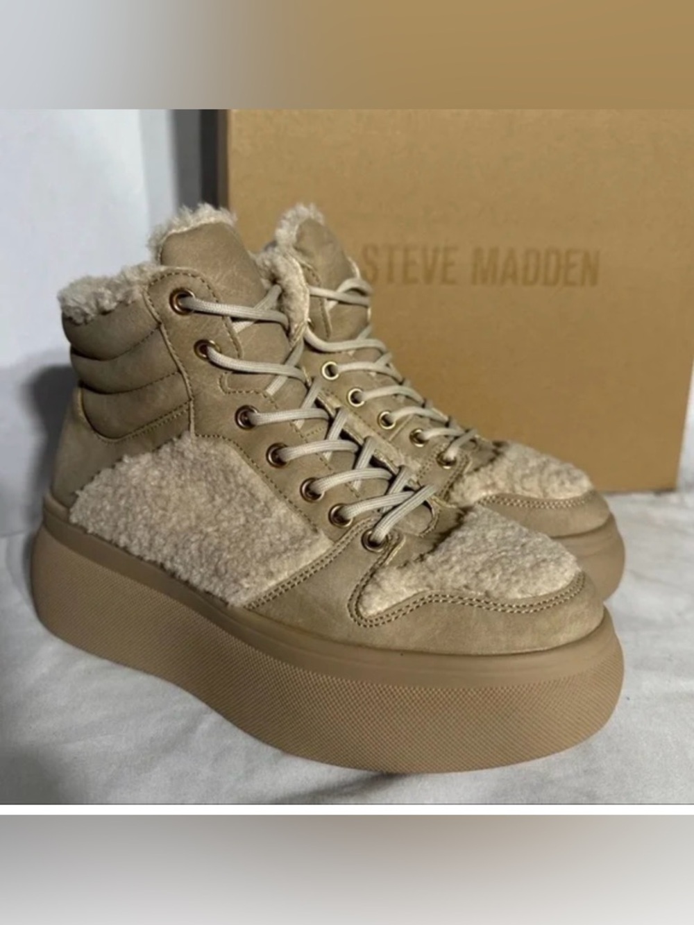 Steve Madden Tan Platform Lace-Up Shearling Boots size 6